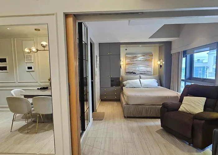 Apartment One Bedroom Premier At Eastwood Global Plaza Luxury Residences *